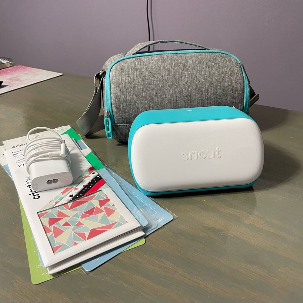 Cricut Joy with Traveling Case and Accessories
